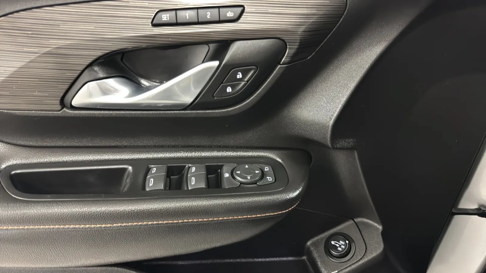Used 2018 GMC Terrain SLT w/ Preferred Package FWD image 16