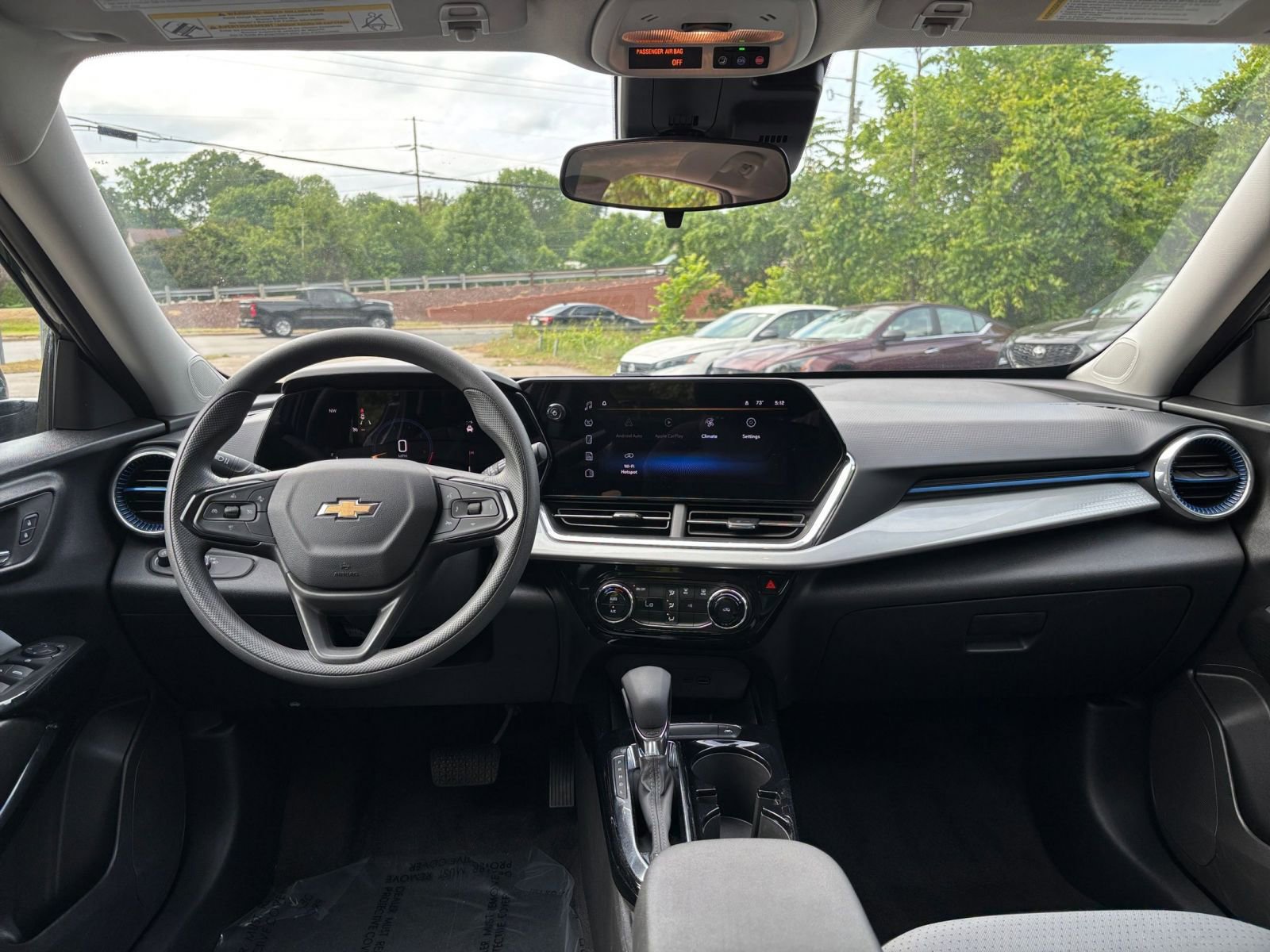 Used 2025 Chevrolet Trax LT FWD image 32
