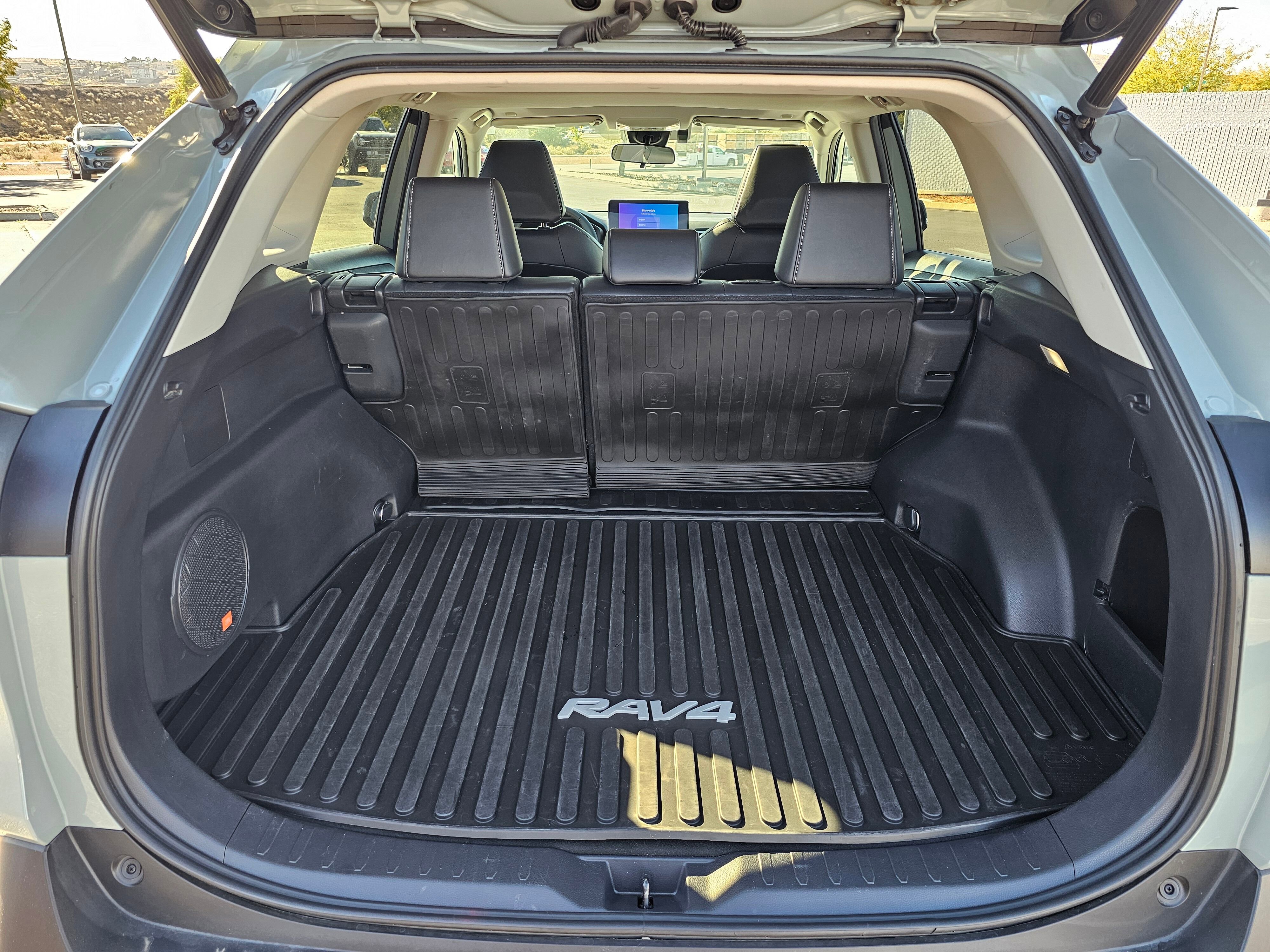 Used 2023 Toyota RAV4 XLE Premium image 30