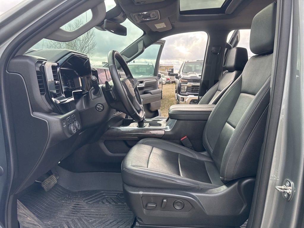 Used 2023 Chevrolet Silverado 1500 LTZ w/ LTZ Premium Package image 18