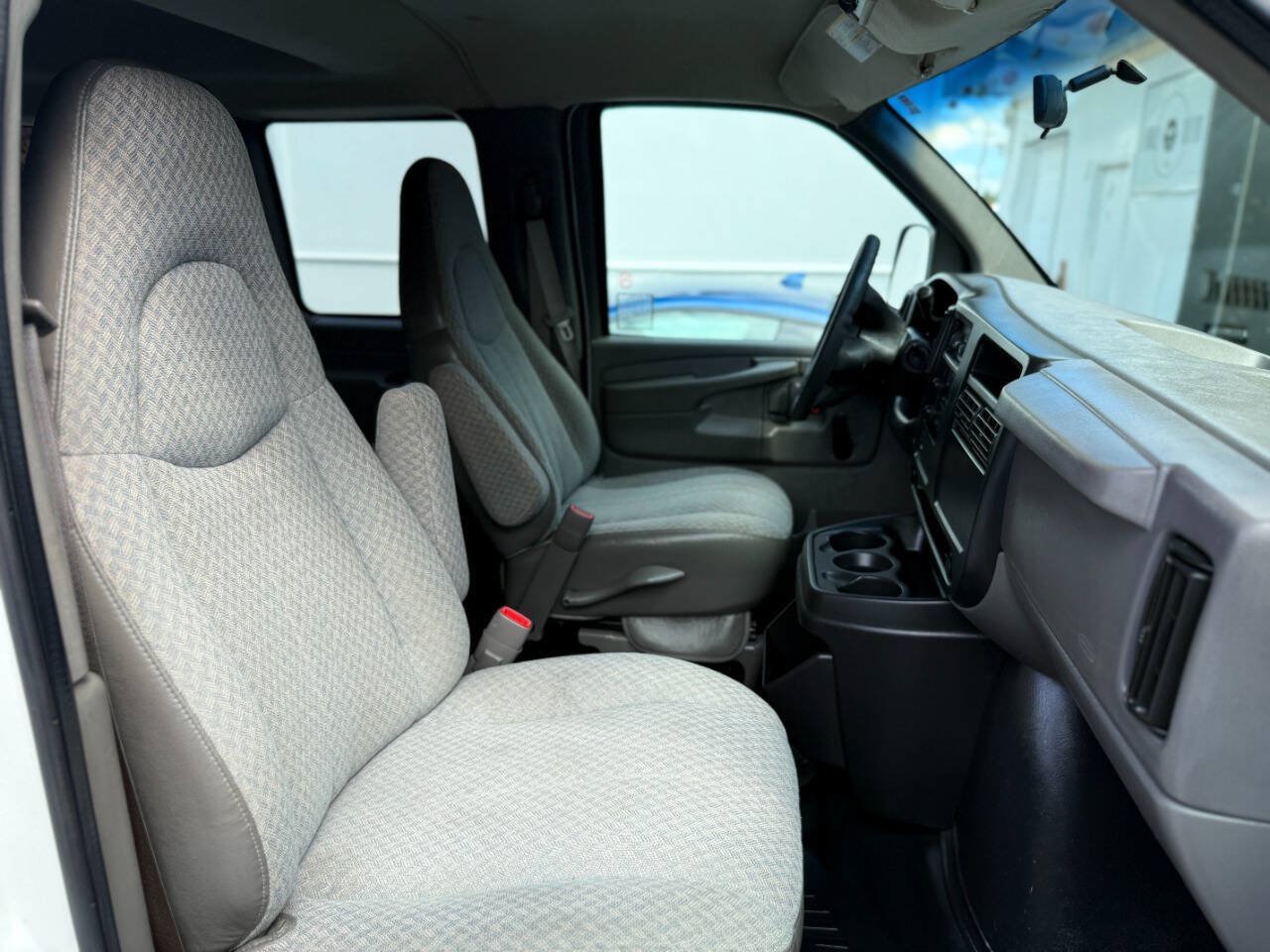 Used 2003 Chevrolet Express 3500 Extended Passenger RWD image 31