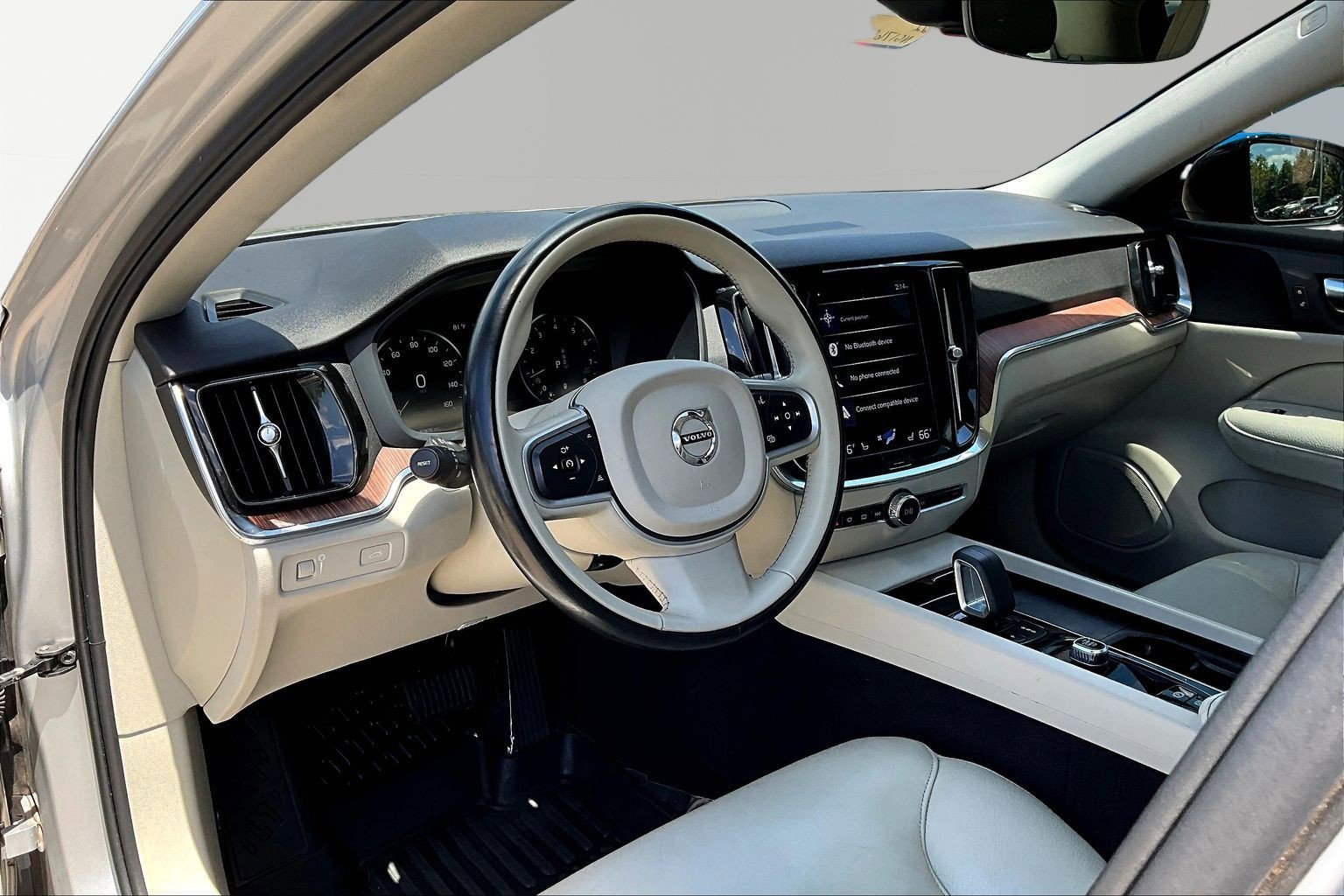 Used 2022 Volvo S60 B5 Momentum AWD/4WD image 17