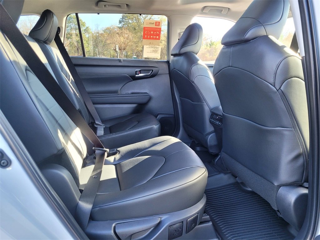 New 2026 Toyota Highlander XLE image 13