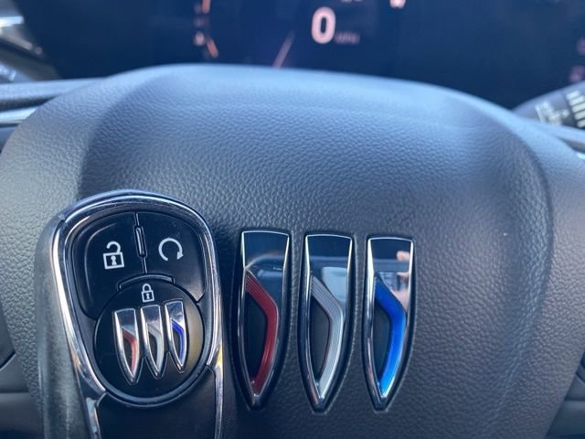 Used 2025 Buick Envista Sport Touring image 40