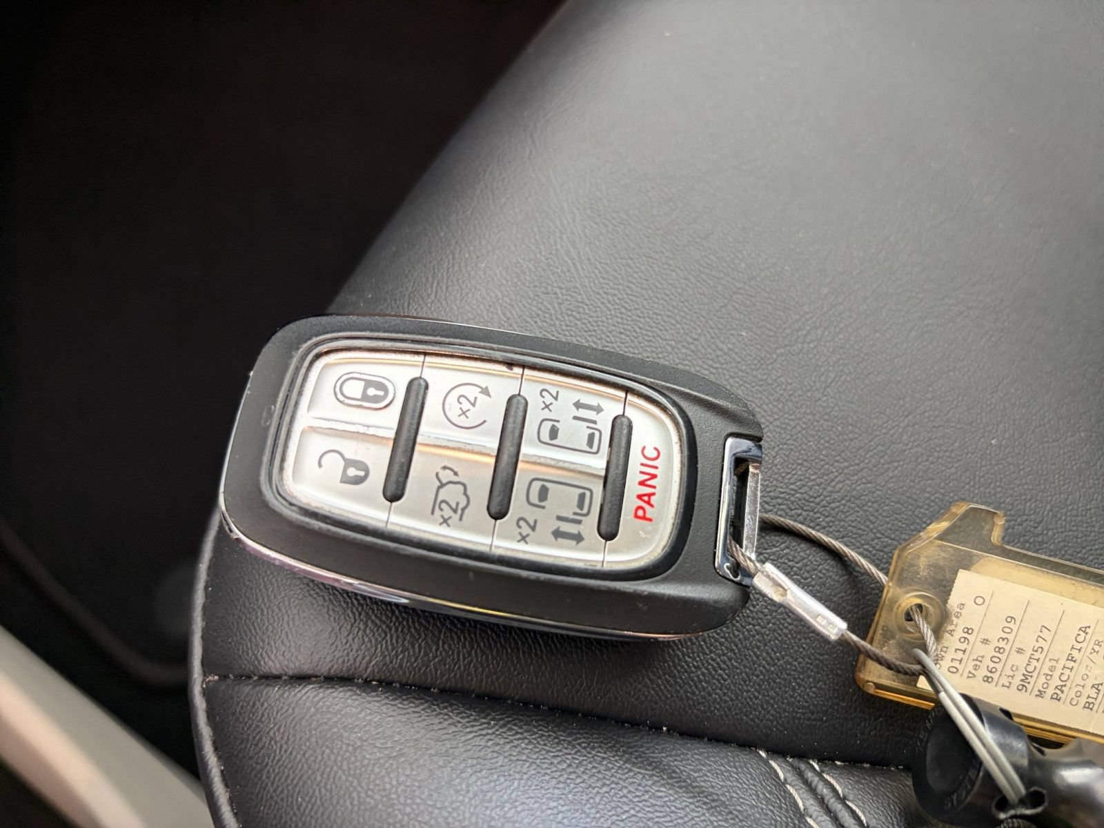 Used 2024 Chrysler Pacifica Touring-L FWD image 20