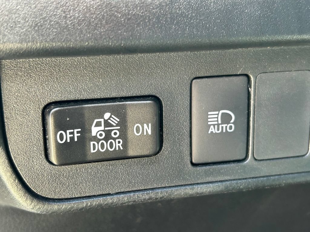 Used 2023 Toyota Tacoma SR AWD/4WD image 23