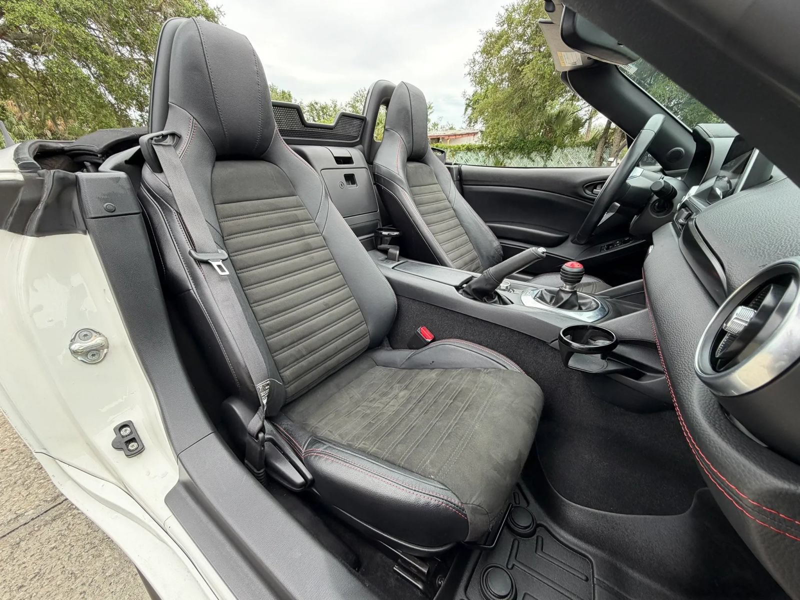 Used 2017 FIAT 124 Spider Abarth RWD image 8