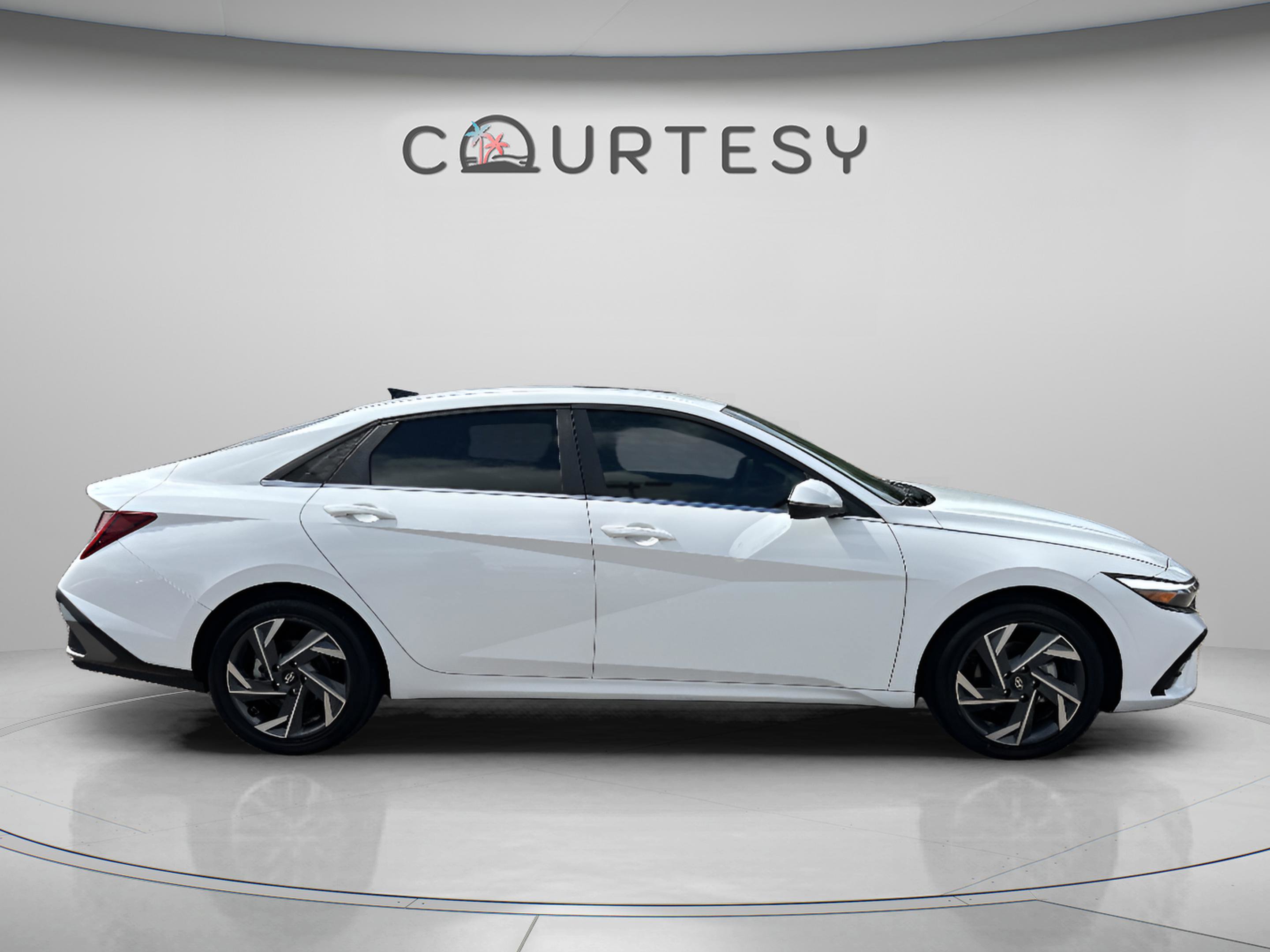 Used 2025 Hyundai Elantra Limited image 6