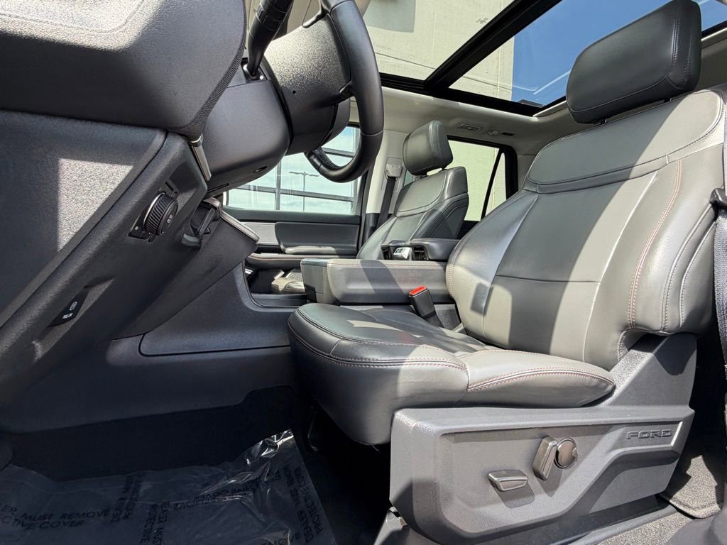 Used 2025 Ford Expedition Active AWD/4WD image 10