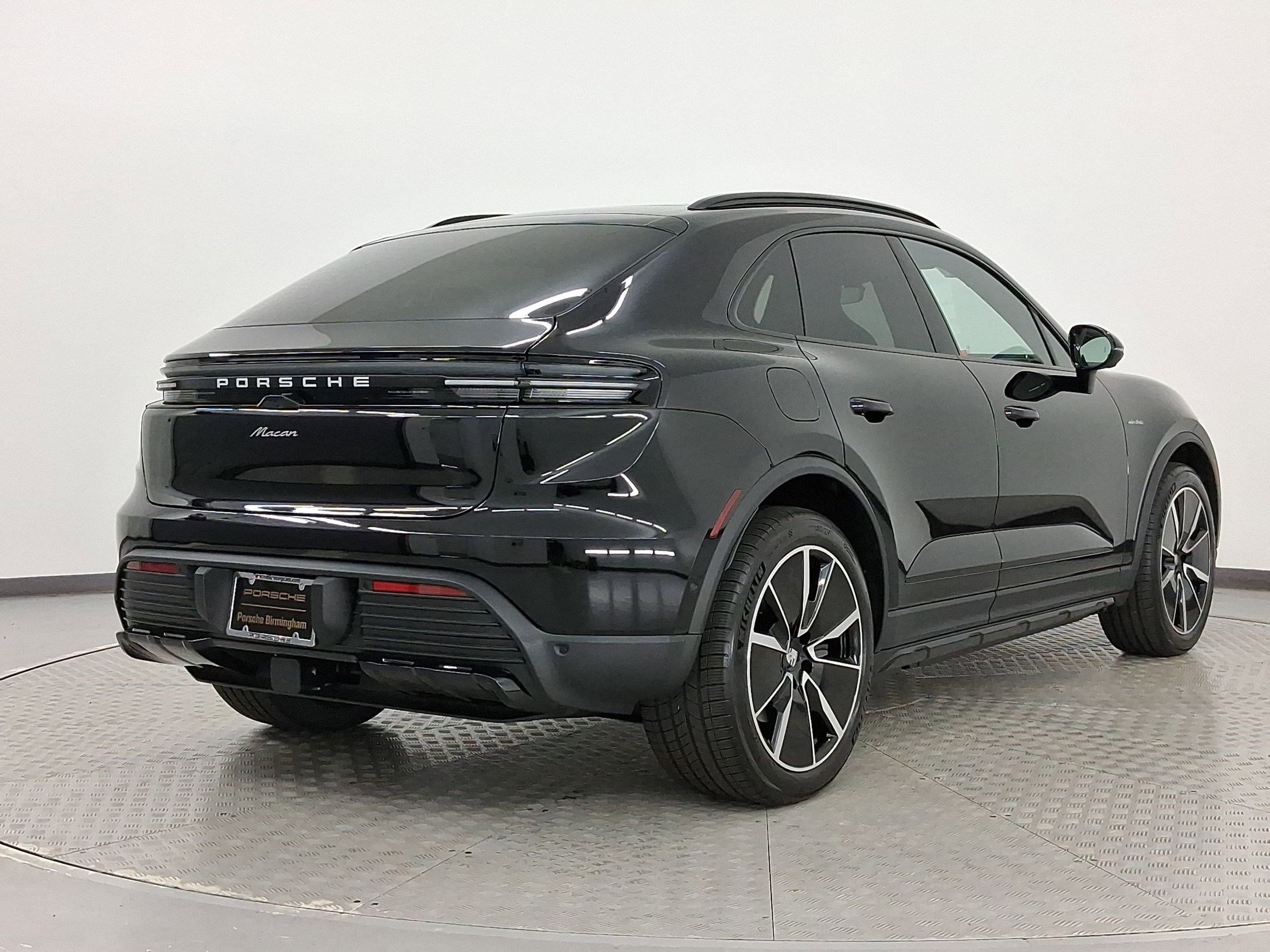 New 2025 Porsche Macan Electric image 9