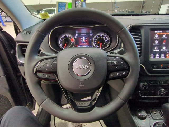 Used 2023 Jeep Cherokee Altitude Lux AWD/4WD image 5
