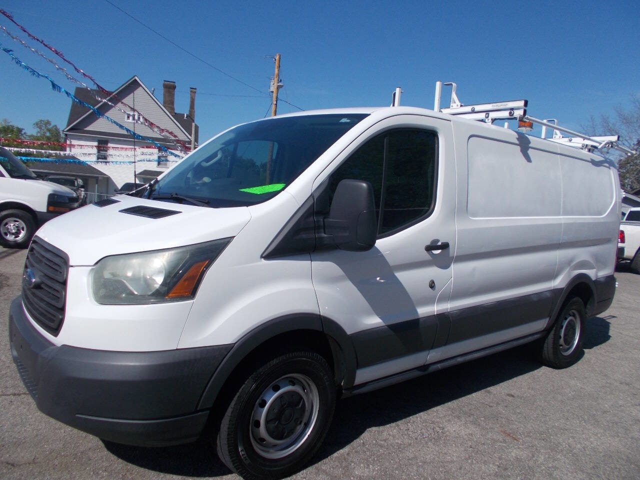 Used 2015 Ford Transit 250 130 Low Roof RWD image 1