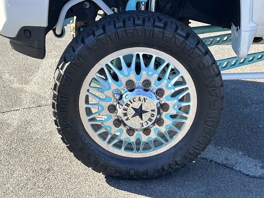 Used 2020 Chevrolet Silverado 3500 High Country image 11