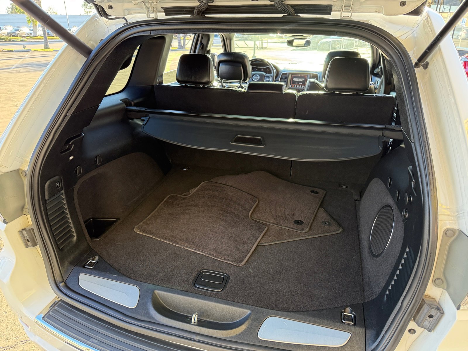 Used 2018 Jeep Grand Cherokee Overland RWD image 20