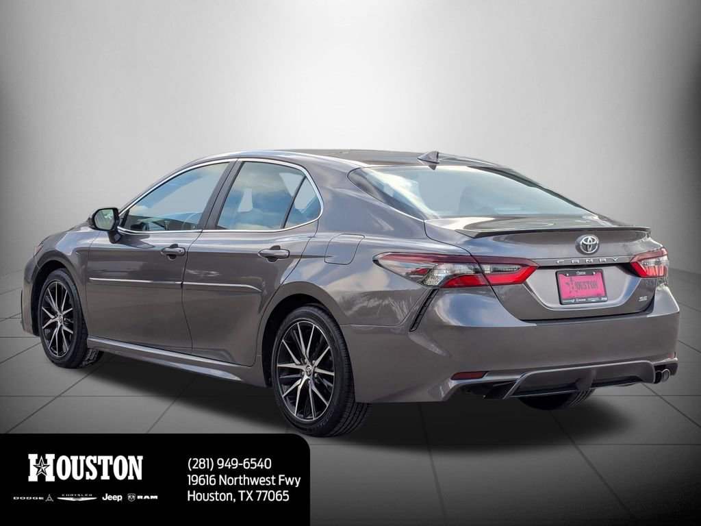 Used 2024 Toyota Camry SE image 5