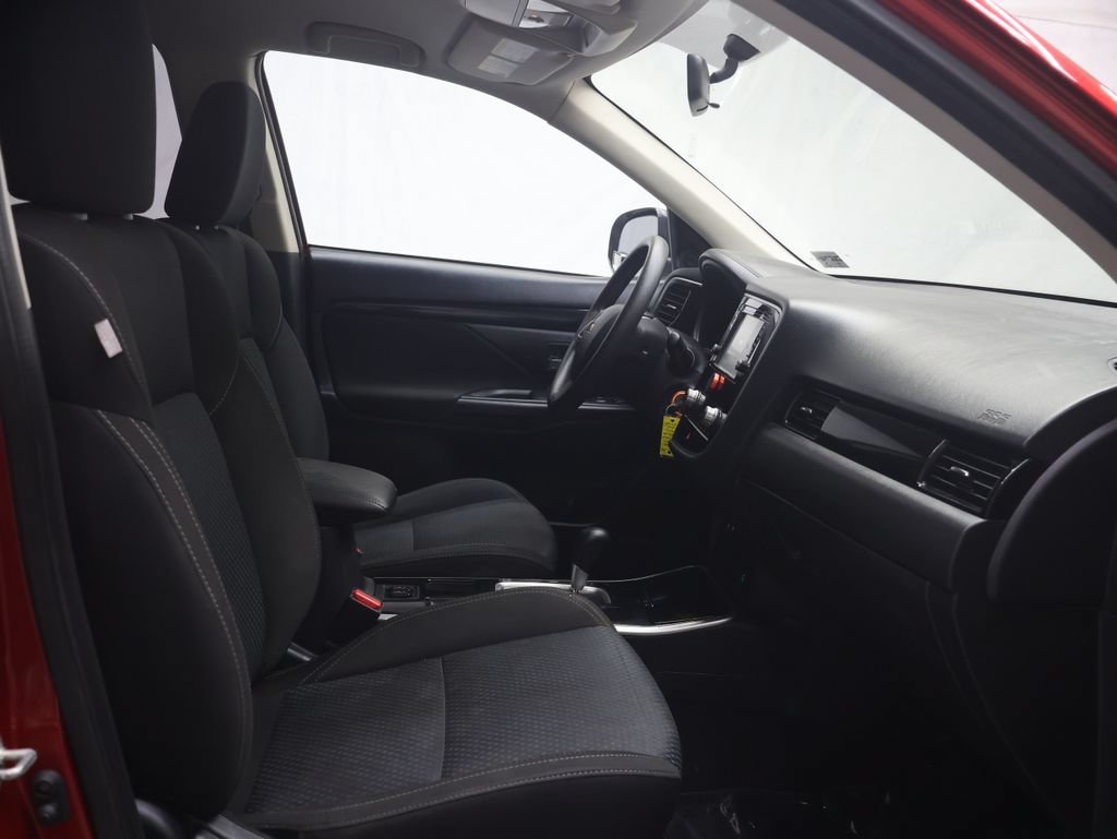 Used 2020 Mitsubishi Outlander ES FWD image 9