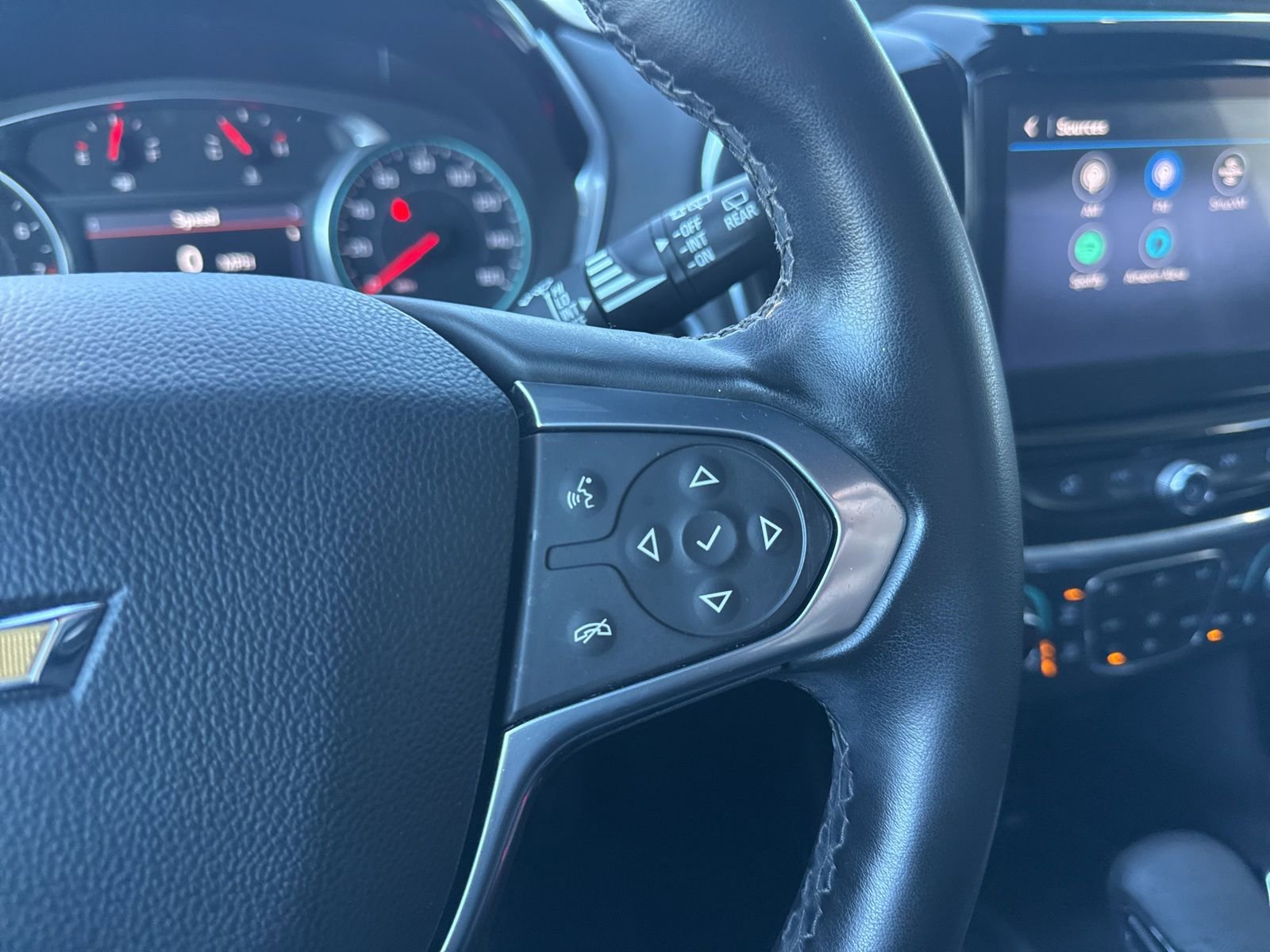 Used 2023 Chevrolet Traverse LT w/ Rear Camera Mirror Package image 35