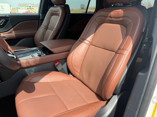 Used 2025 Lincoln Aviator Reserve w/ Illumination Package image 10