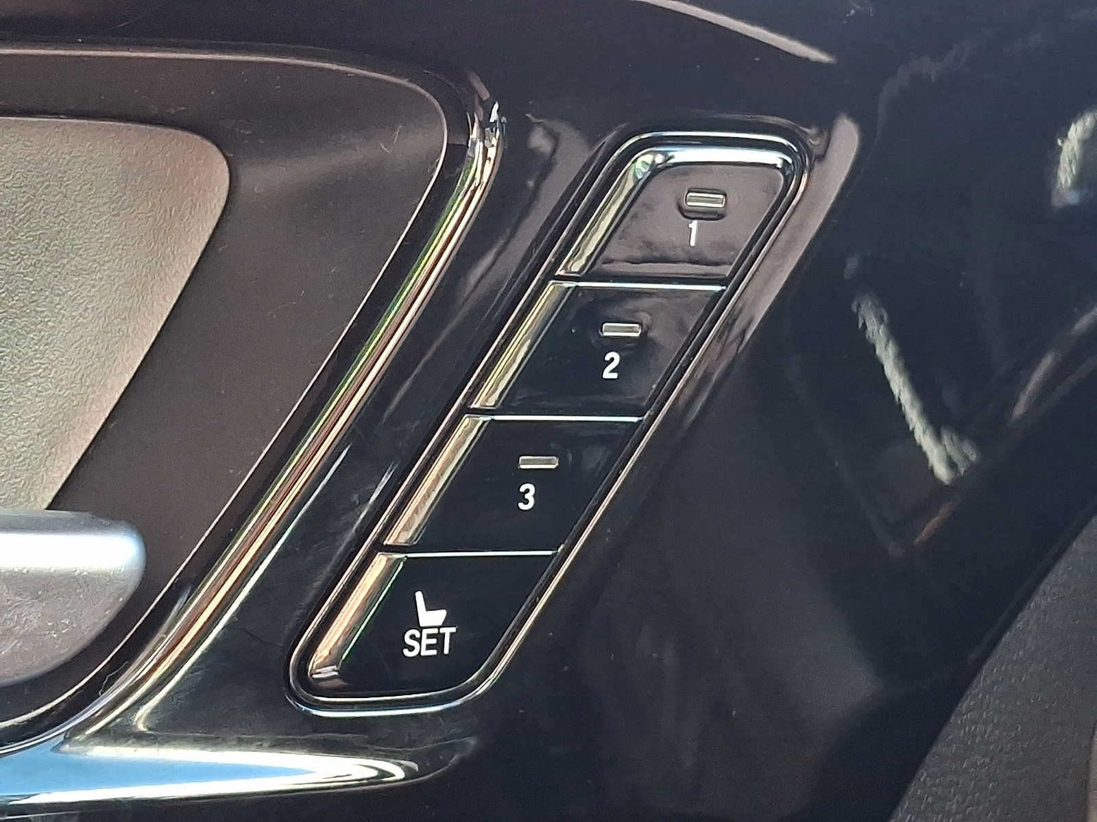Used 2024 Acura MDX w/ Technology Package AWD/4WD image 25