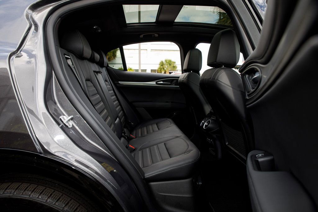 New 2025 Alfa Romeo Stelvio Sprint image 34