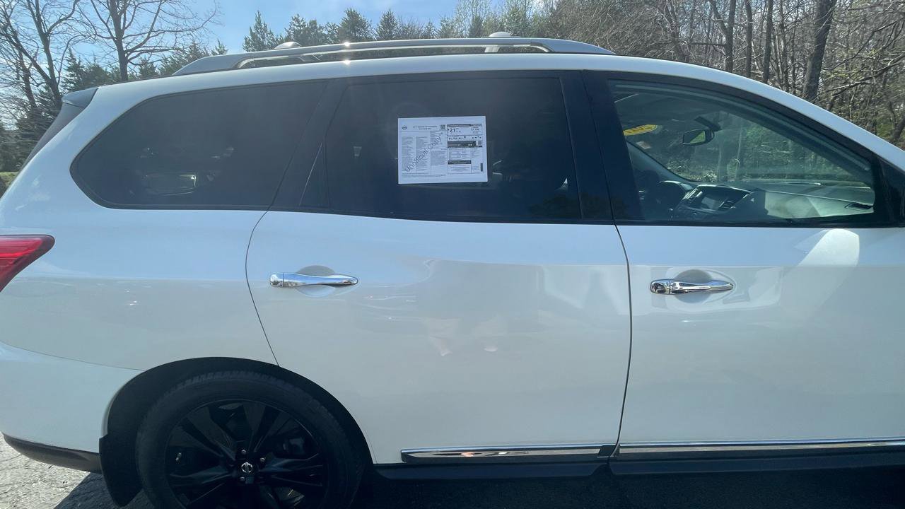 Used 2017 Nissan Pathfinder Platinum w/ Midnight Edition Package AWD/4WD image 10
