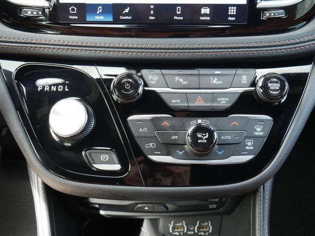 Used 2025 Chrysler Pacifica Pinnacle FWD image 23