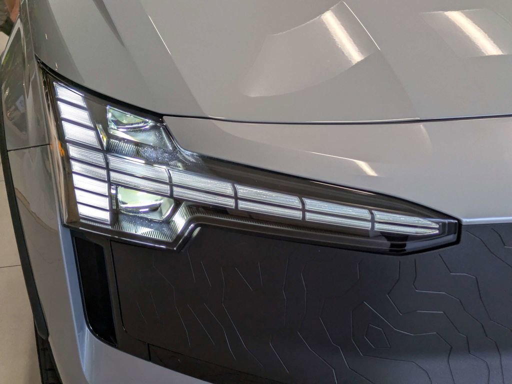 Used 2026 Volvo EX30 Cross Country Ultra w/ Protection Package Premier image 10