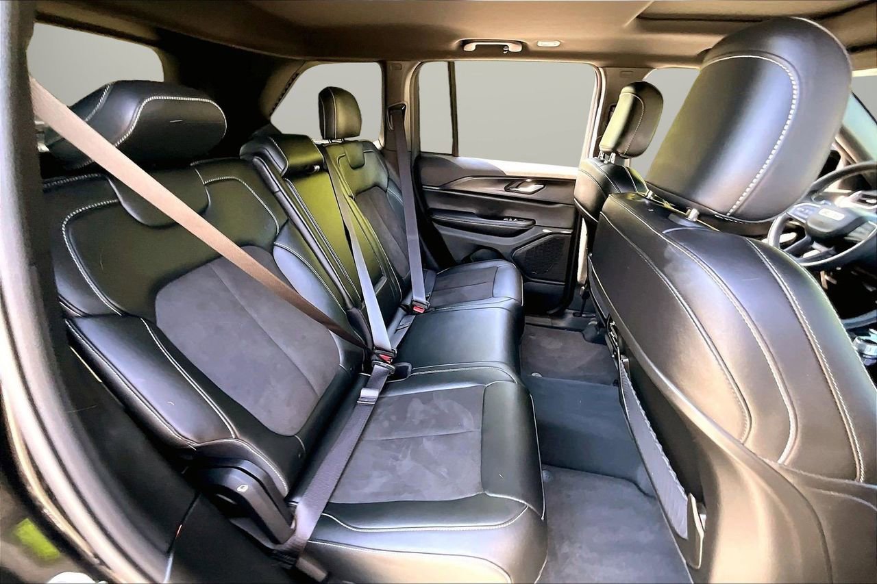 Used 2023 Jeep Grand Cherokee Altitude AWD/4WD image 24