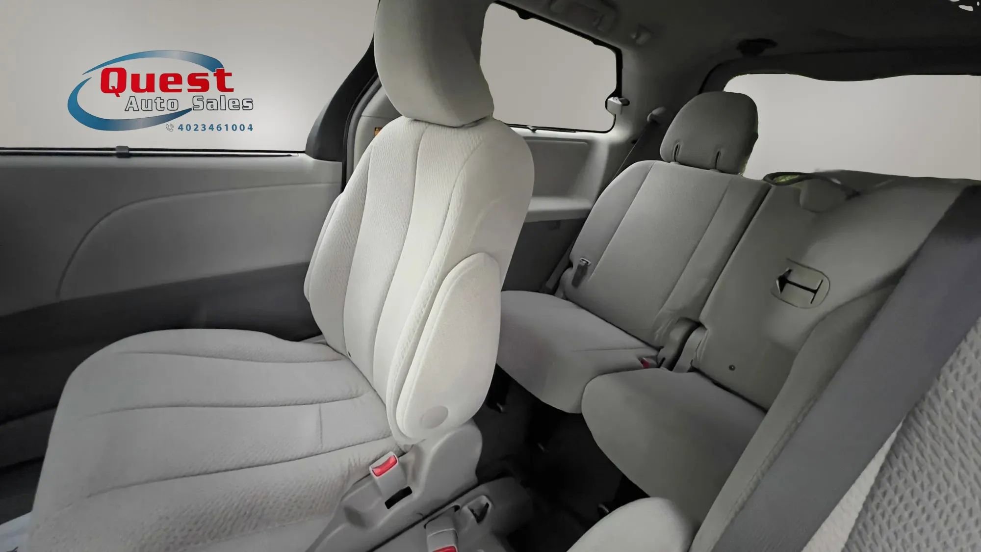 Used 2011 Toyota Sienna LE w/ Towing Pkg FWD image 16