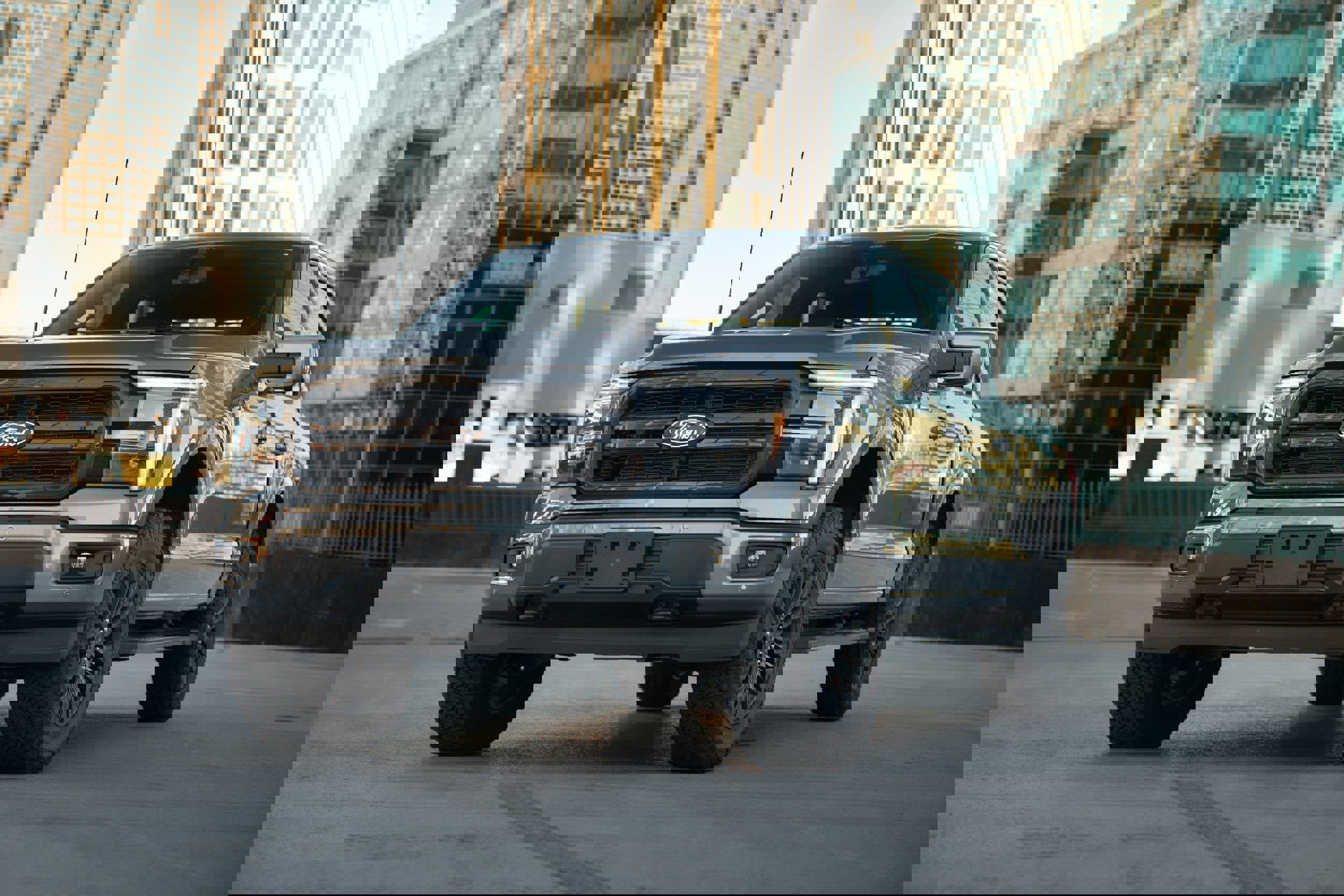 Used 2025 Ford F150 Lariat w/ Equipment Group 502A High image 4