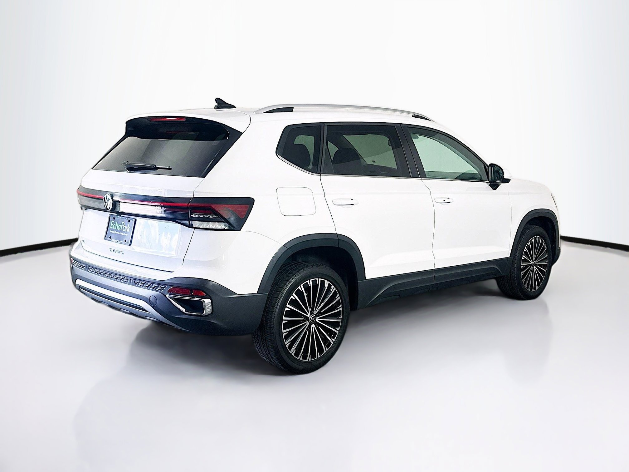 Used 2025 Volkswagen Taos SE FWD image 9