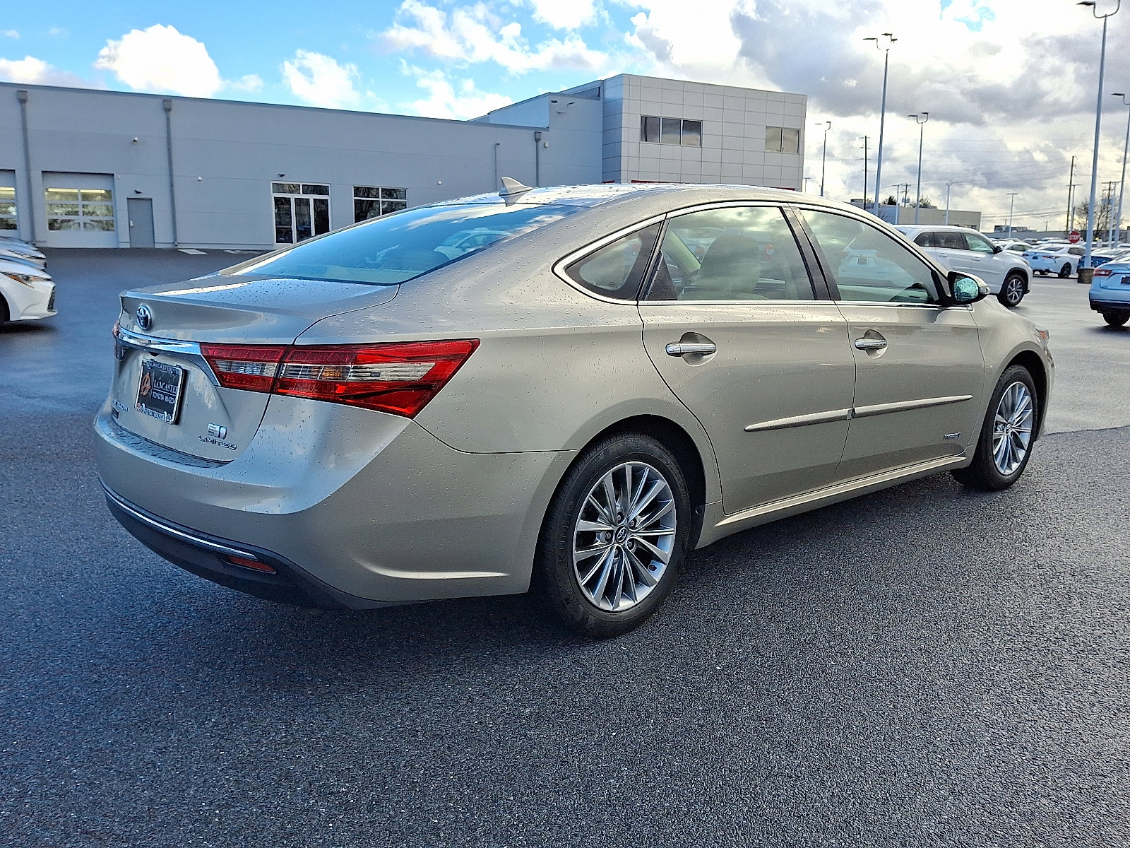 Used 2016 Toyota Avalon Limited image 10