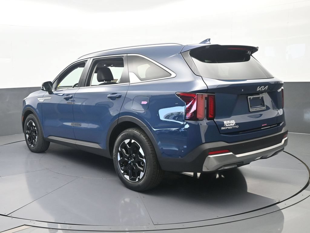 Used 2025 Kia Sorento S w/ Panoramic Sunroof Package FWD image 4