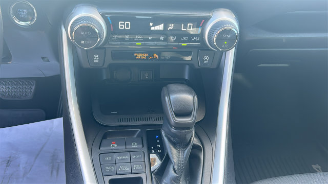 Used 2020 Toyota RAV4 XLE w/ All Weather Liner Package AWD/4WD image 21