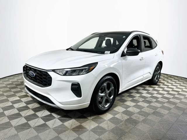 Used 2023 Ford Escape ST-Line w/ Tech Pack #1 FWD image 7