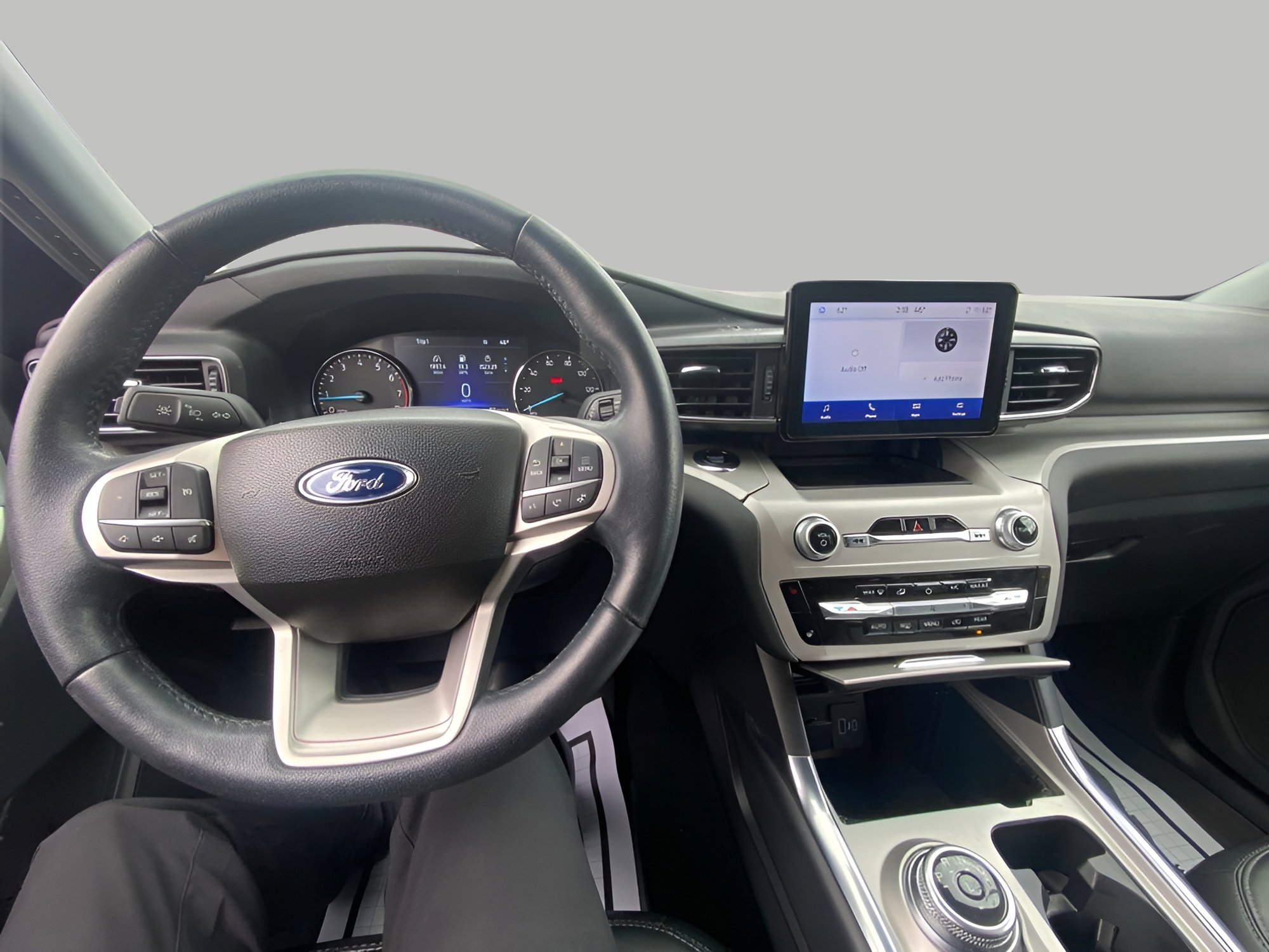 Certified 2023 Ford Explorer XLT w/ Equipment Group 202A AWD/4WD image 9