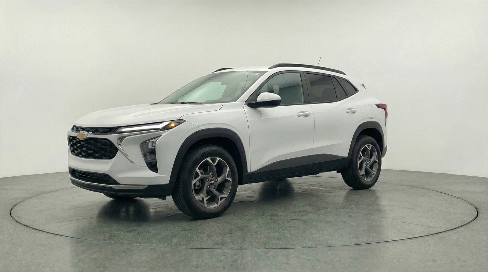 Used 2025 Chevrolet Trax LT FWD image 3
