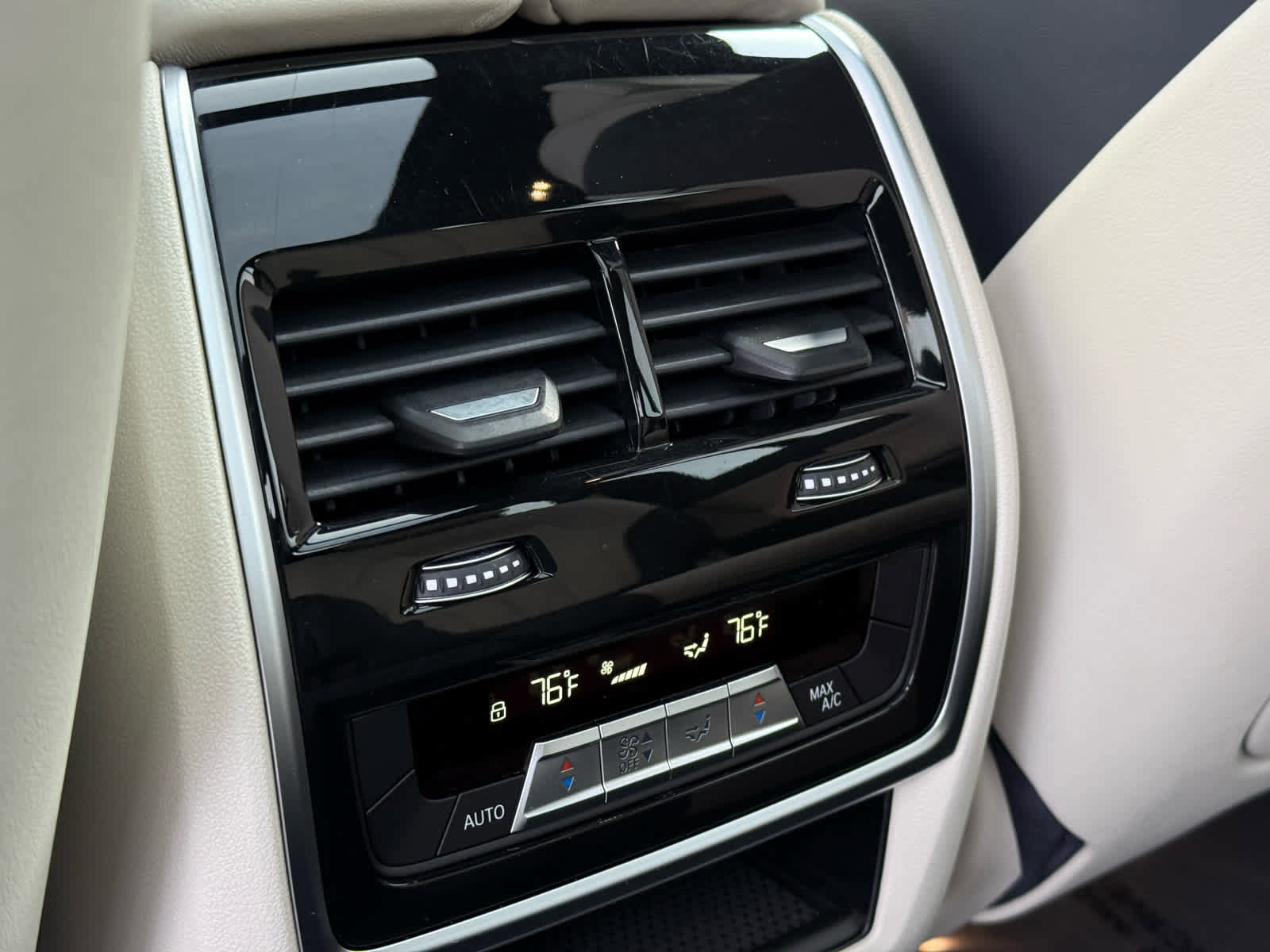 Used 2022 BMW X7 M50i image 34