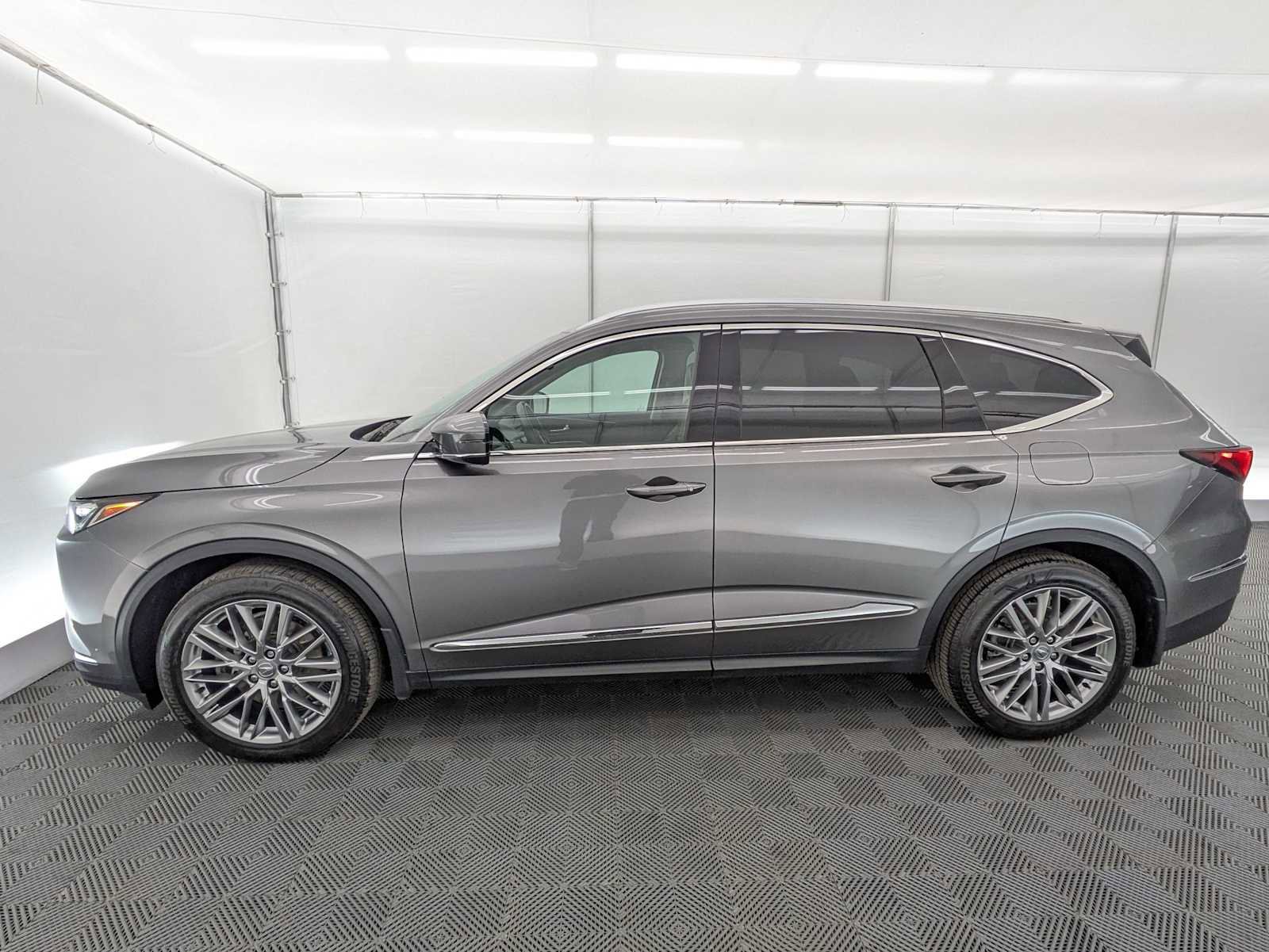Used 2023 Acura MDX SH-AWD w/ Advance Package image 3