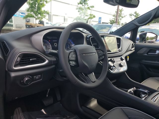 New 2027 Chrysler Pacifica Limited AWD/4WD image 19