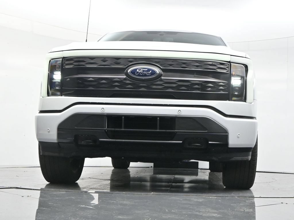 Used 2023 Ford F150 Lightning Platinum AWD/4WD image 43