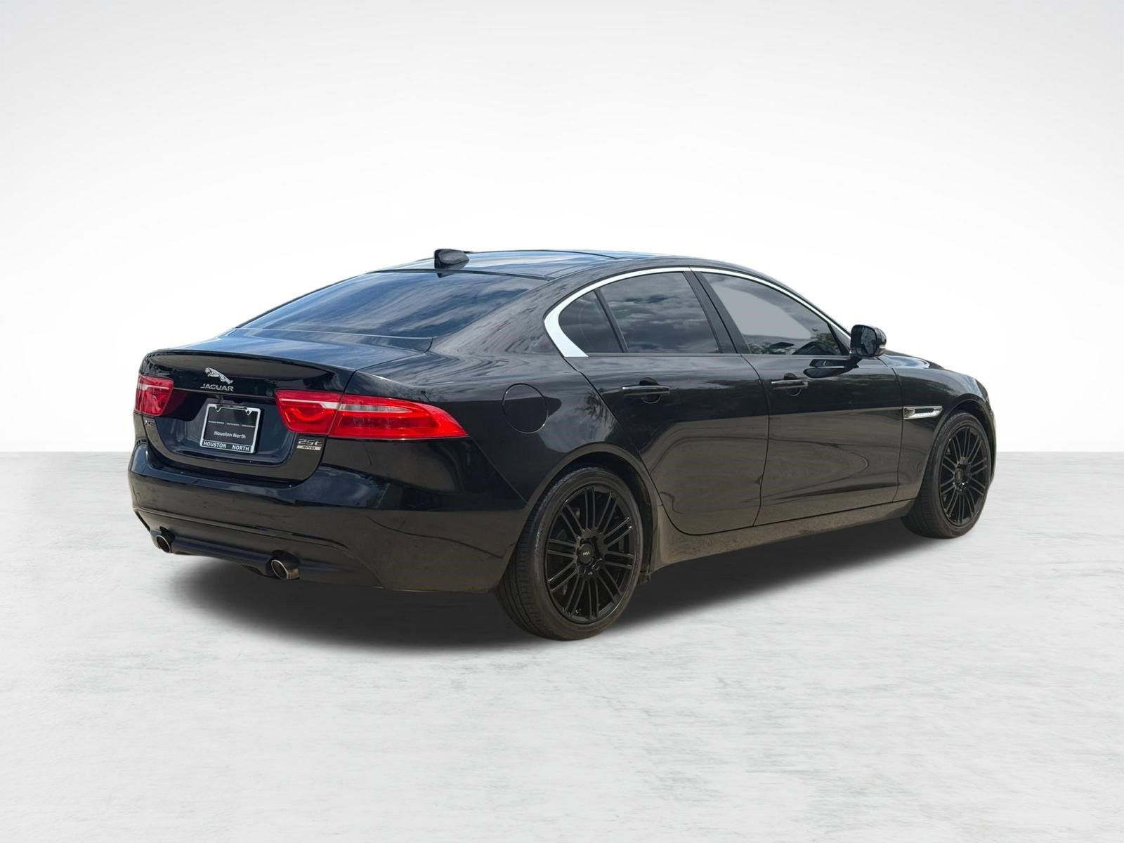 Used 2018 Jaguar XE Premium AWD/4WD image 7
