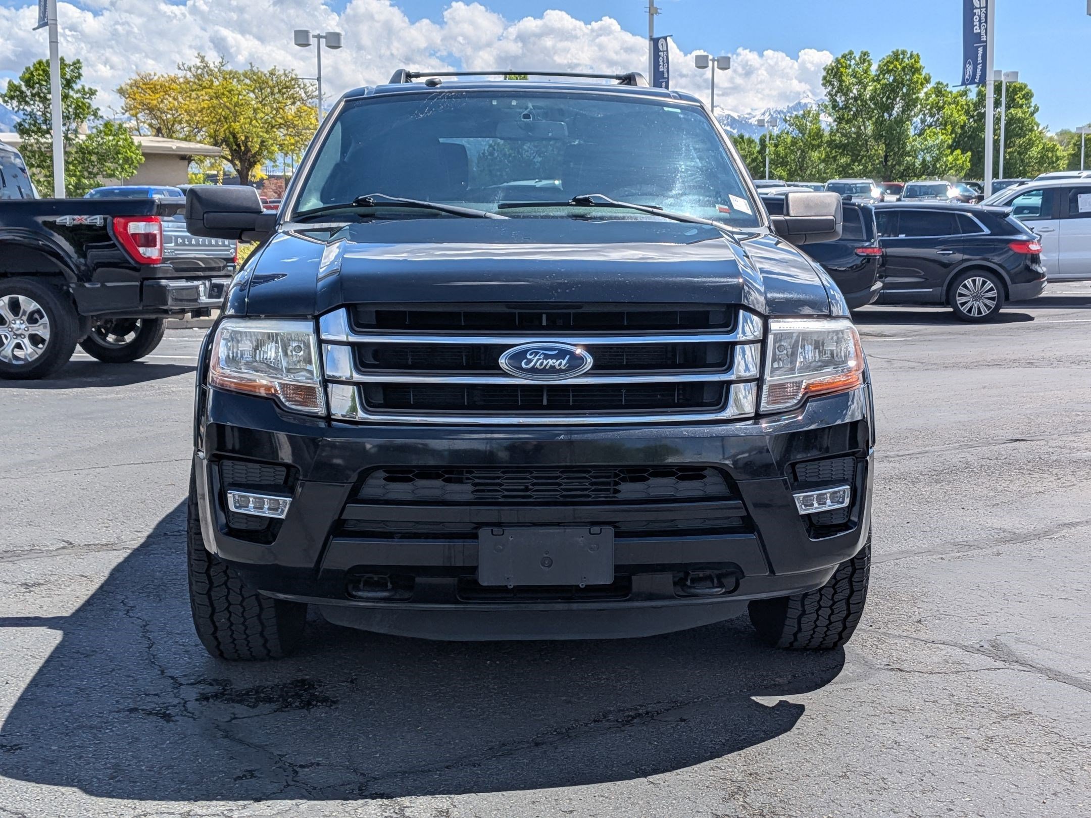 Used 2017 Ford Expedition XLT w/ Equipment Group 201A AWD/4WD image 11