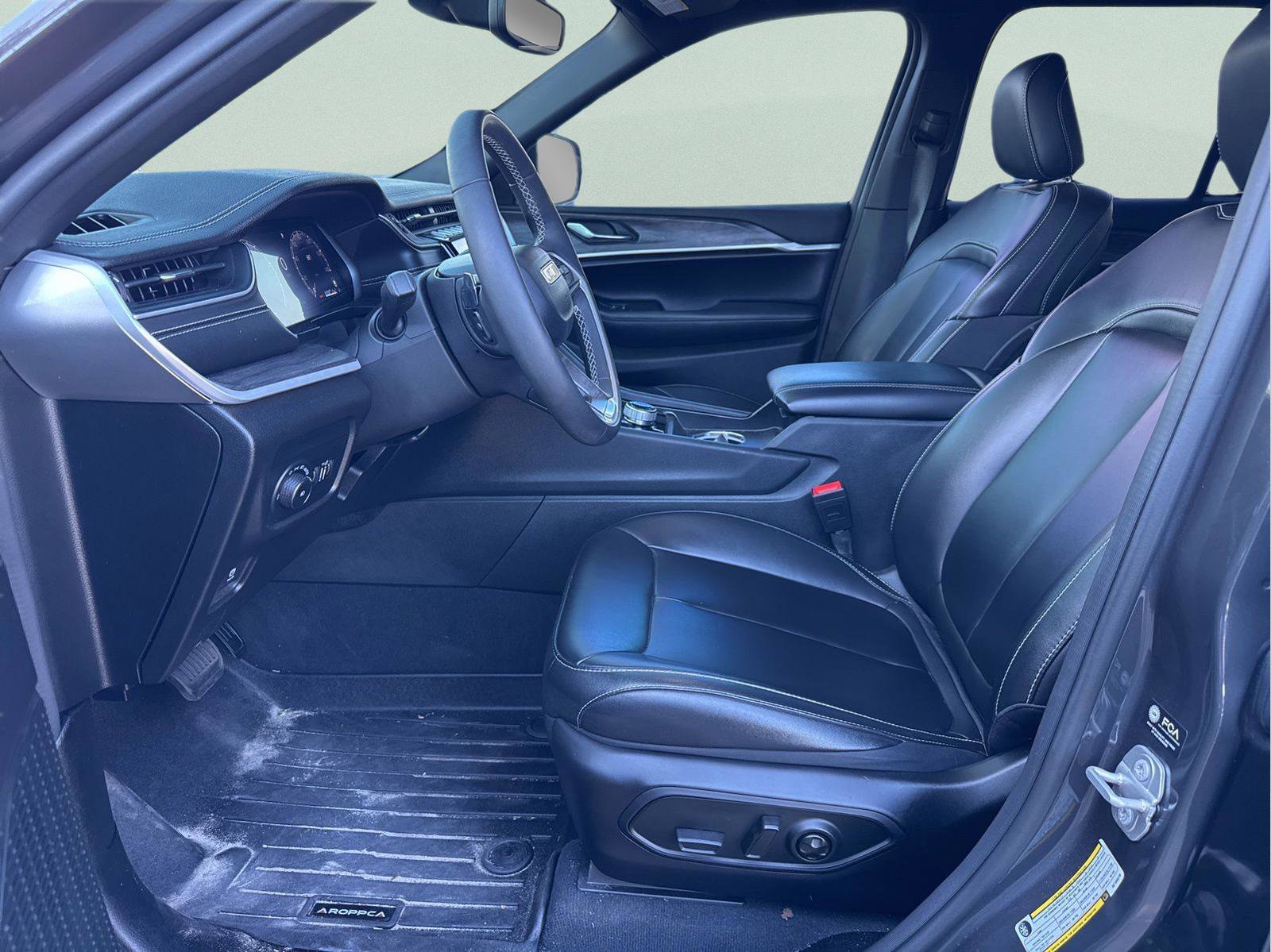 Certified 2024 Jeep Grand Cherokee Limited image 25