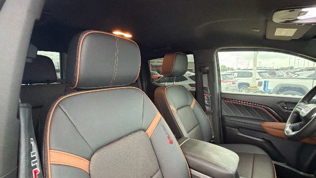 Used 2025 GMC Canyon AT4 w/ AT4 Premium Package AWD/4WD image 32