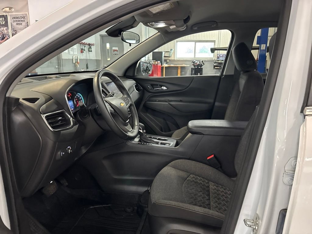Used 2024 Chevrolet Equinox LT w/ LPO, Floor Liner Package AWD/4WD image 9