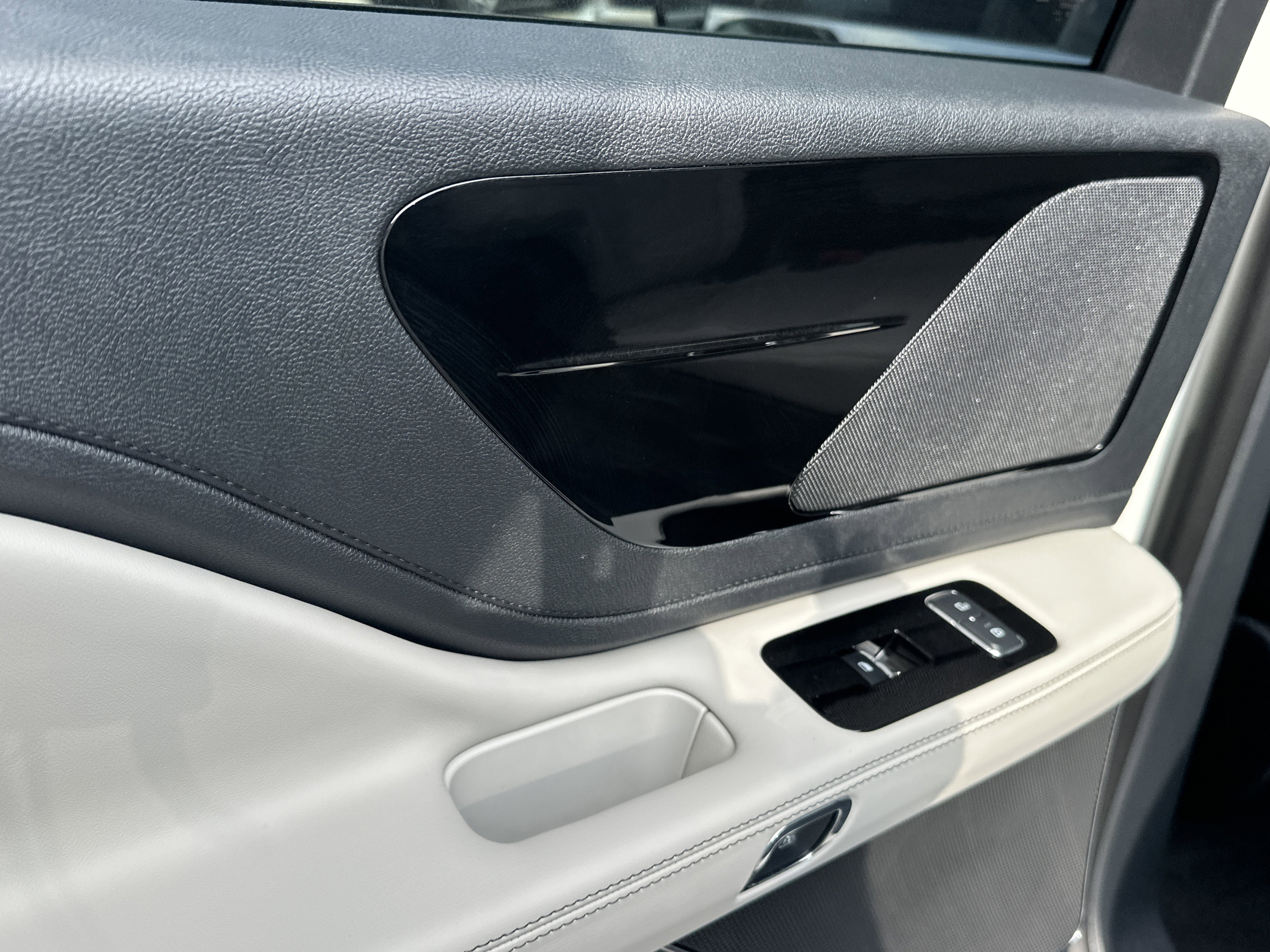 New 2026 Lincoln Aviator 2WD image 12