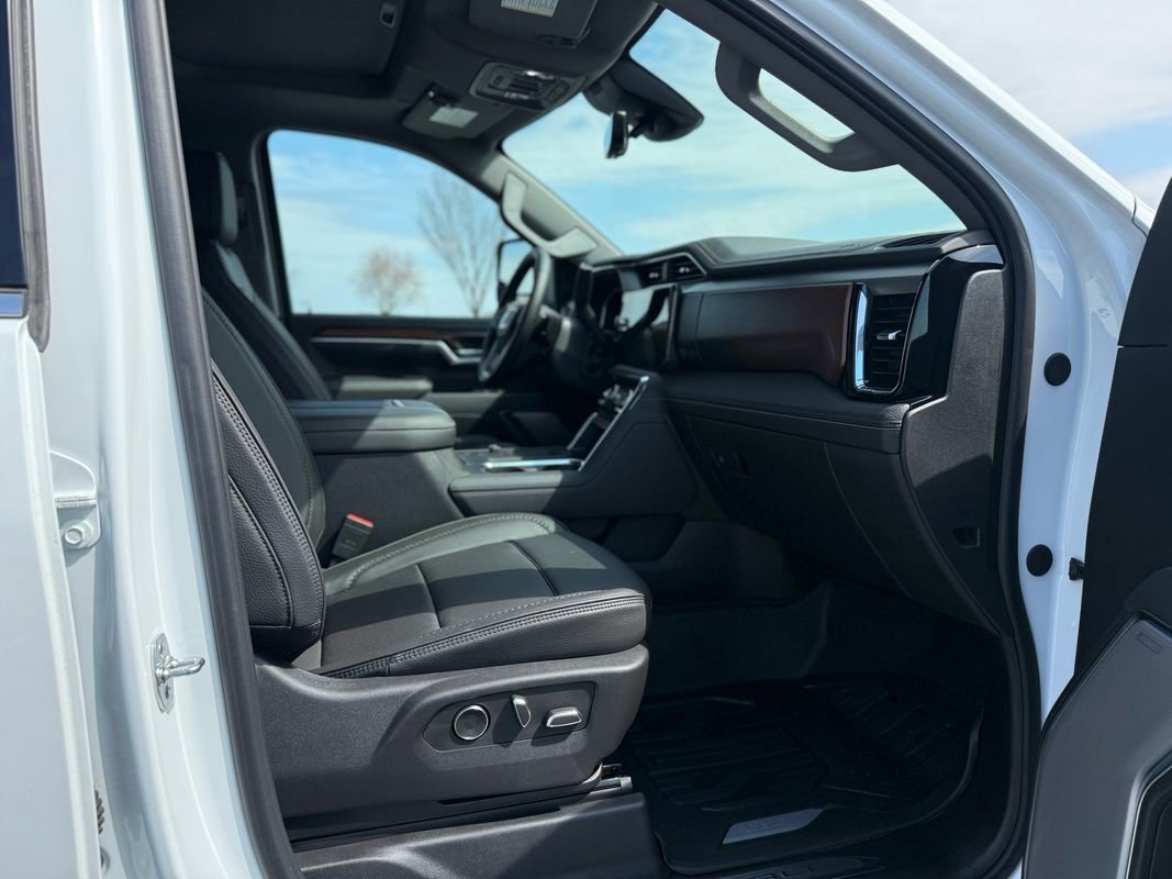 Used 2025 GMC Sierra 3500 Denali w/ Denali Reserve Package image 20