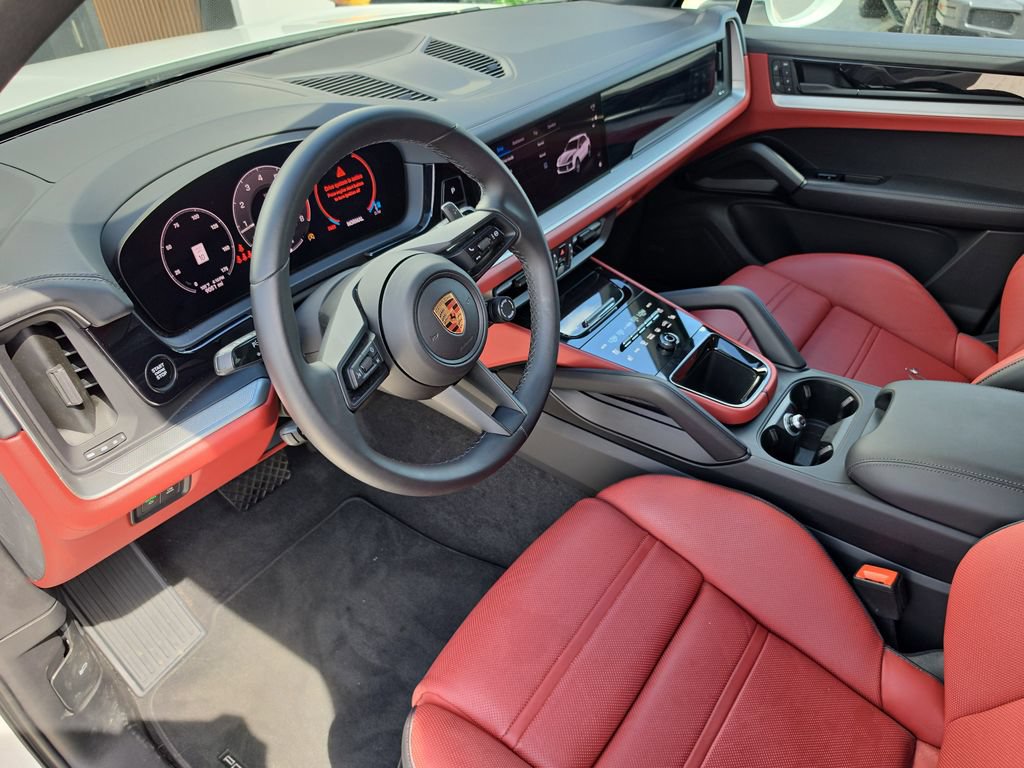 Used 2024 Porsche Cayenne AWD/4WD image 17