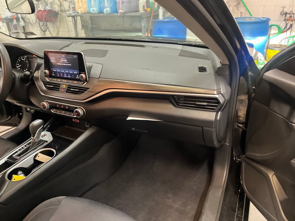 Used 2024 Nissan Altima 2.5 SV FWD image 27